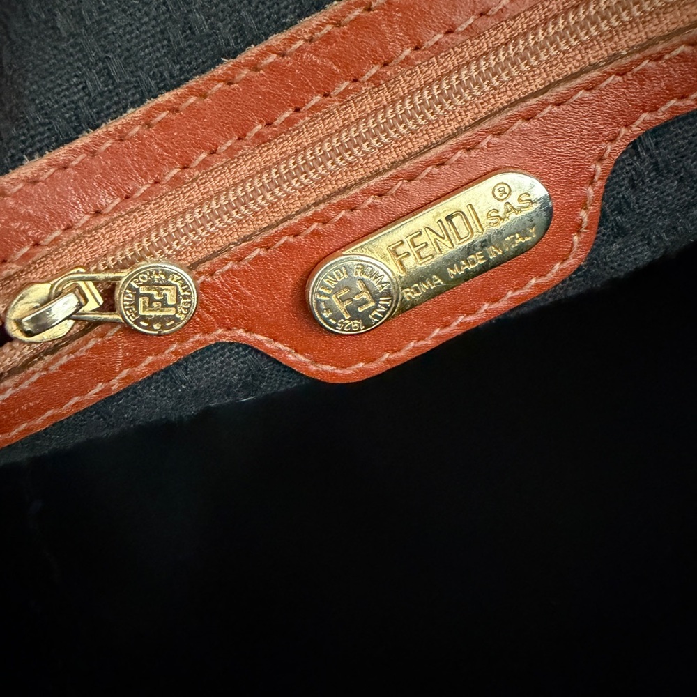 Vintage FENDI bag, authentic, made in Italy - Picture 16 of 16